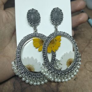 Daisy ovel jhumka