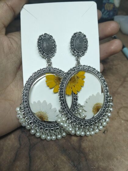 Daisy ovel jhumka